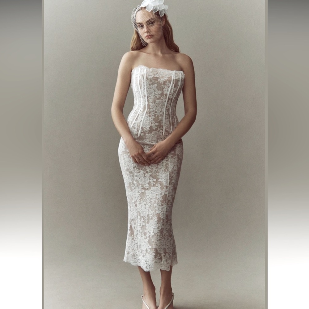 V. Chapman Cream capulet Strapless corset Bodycon Bridal Dress Chantilly lace